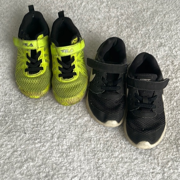 Size 9 Sneakers - Picture 1 of 12